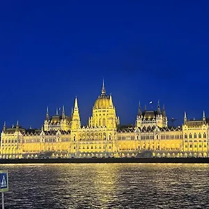 Jule Budapest